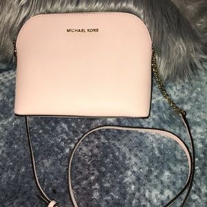 🎉🎉HP🎉🎉 NWT Michael Kors crossbody bag